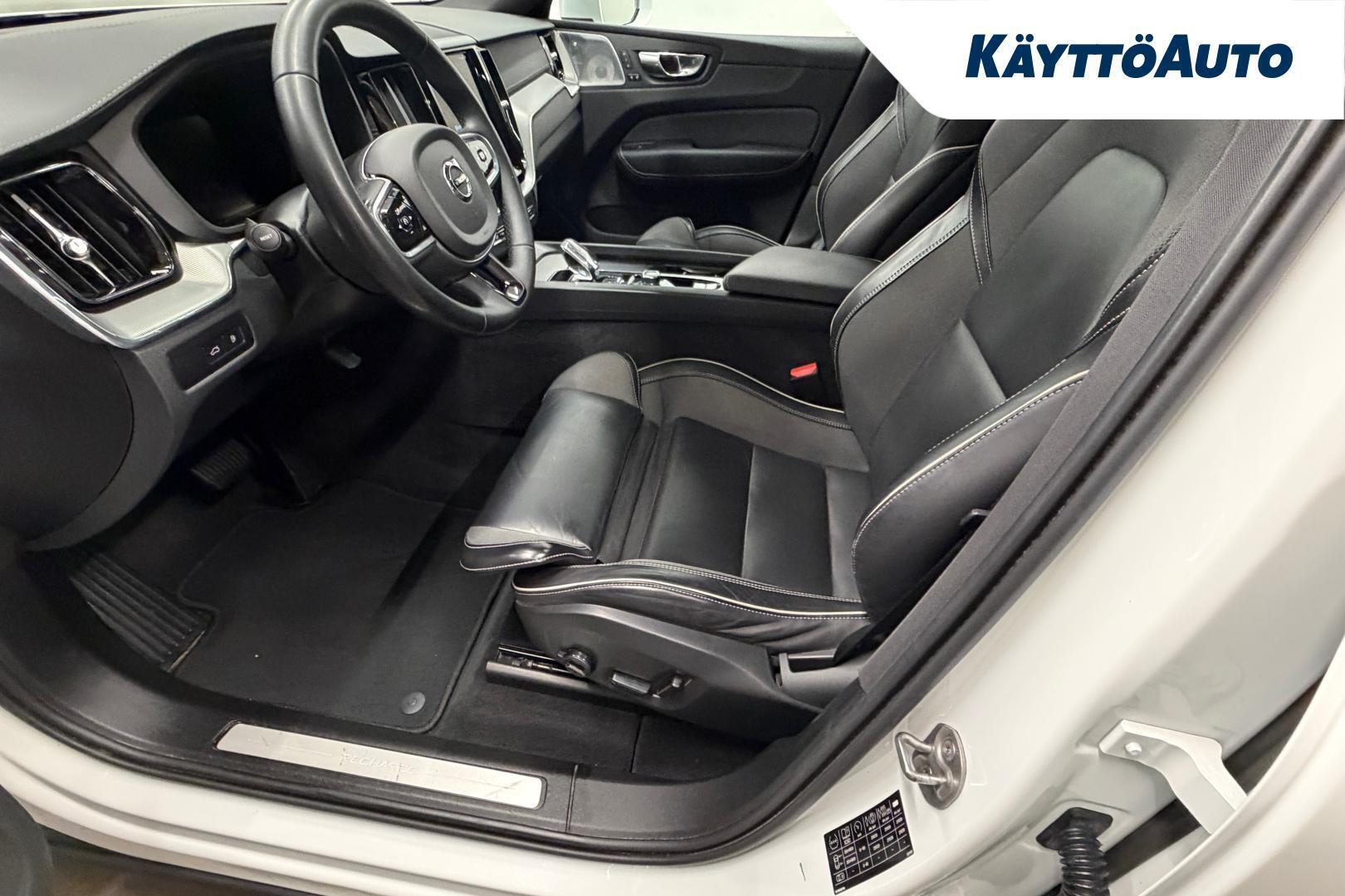 VOLVO XC60 2023