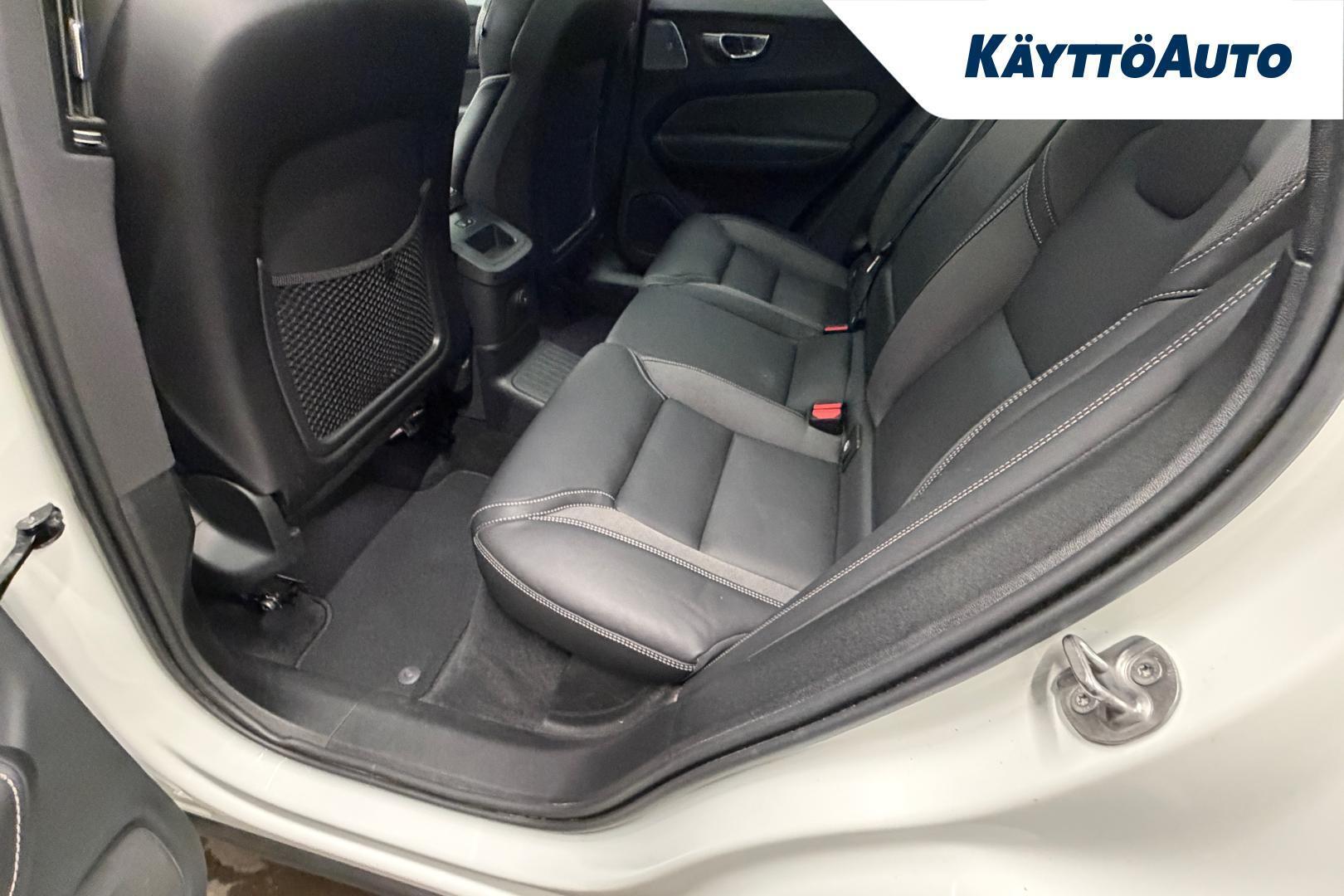 VOLVO XC60 2023