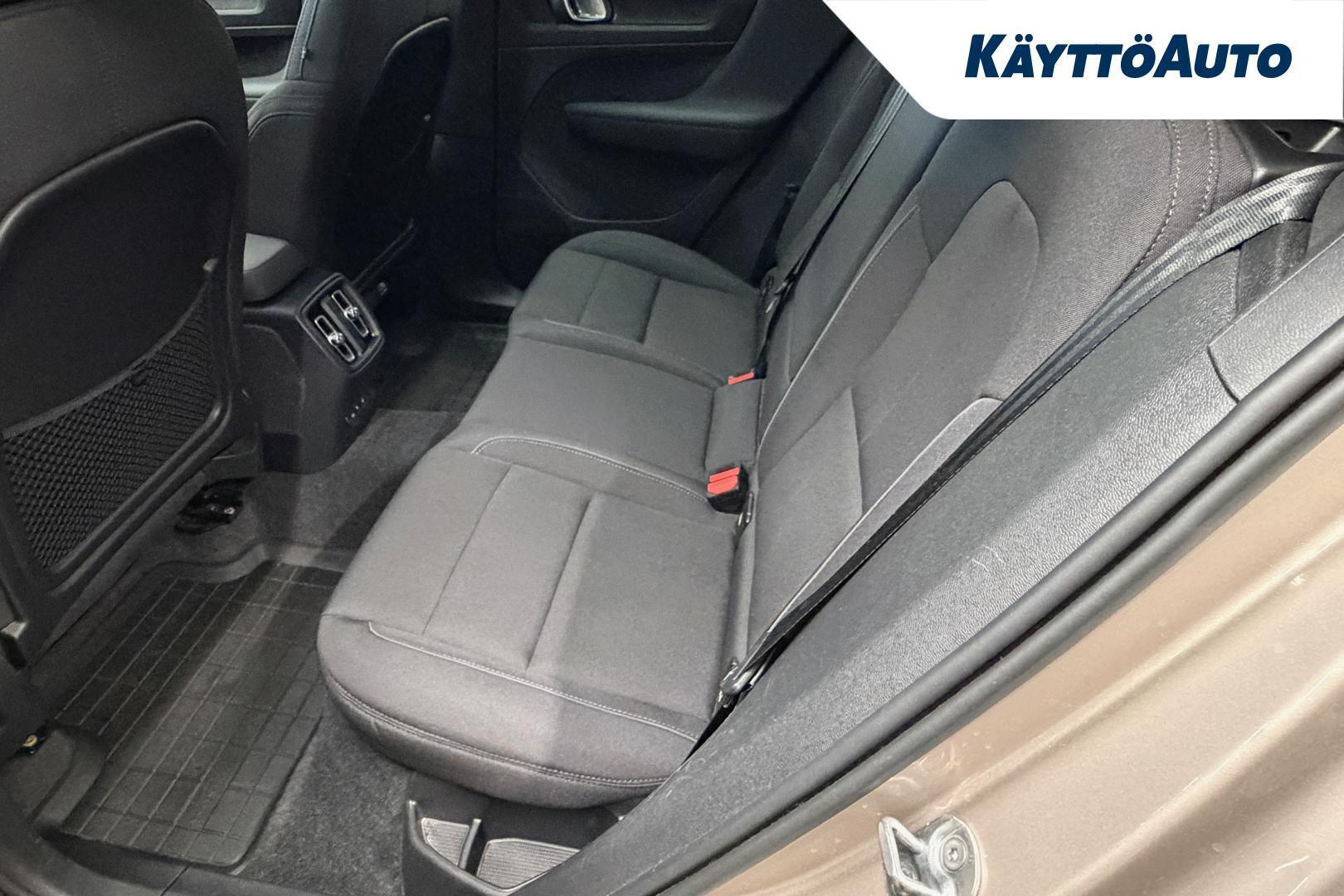 VOLVO XC40 2023