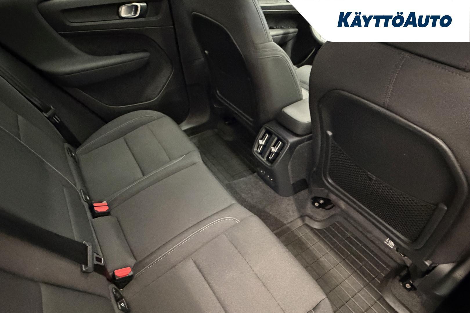 VOLVO XC40 2023