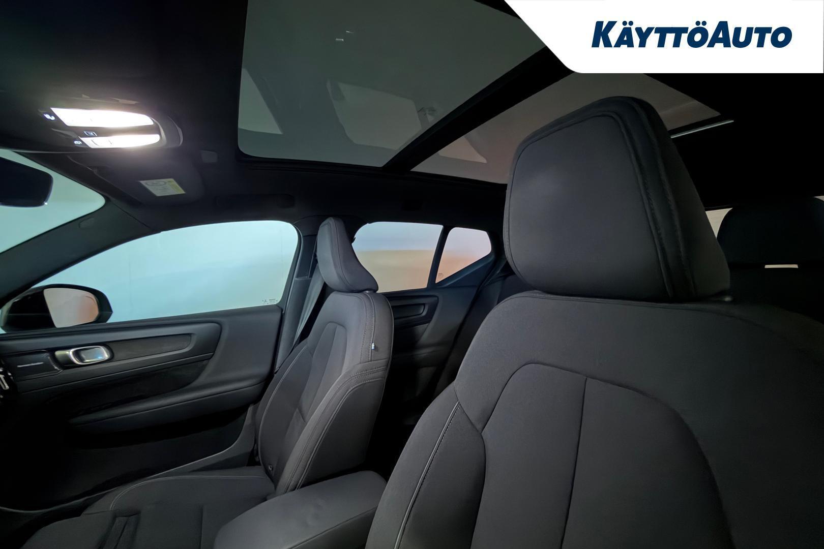 VOLVO XC40 2023