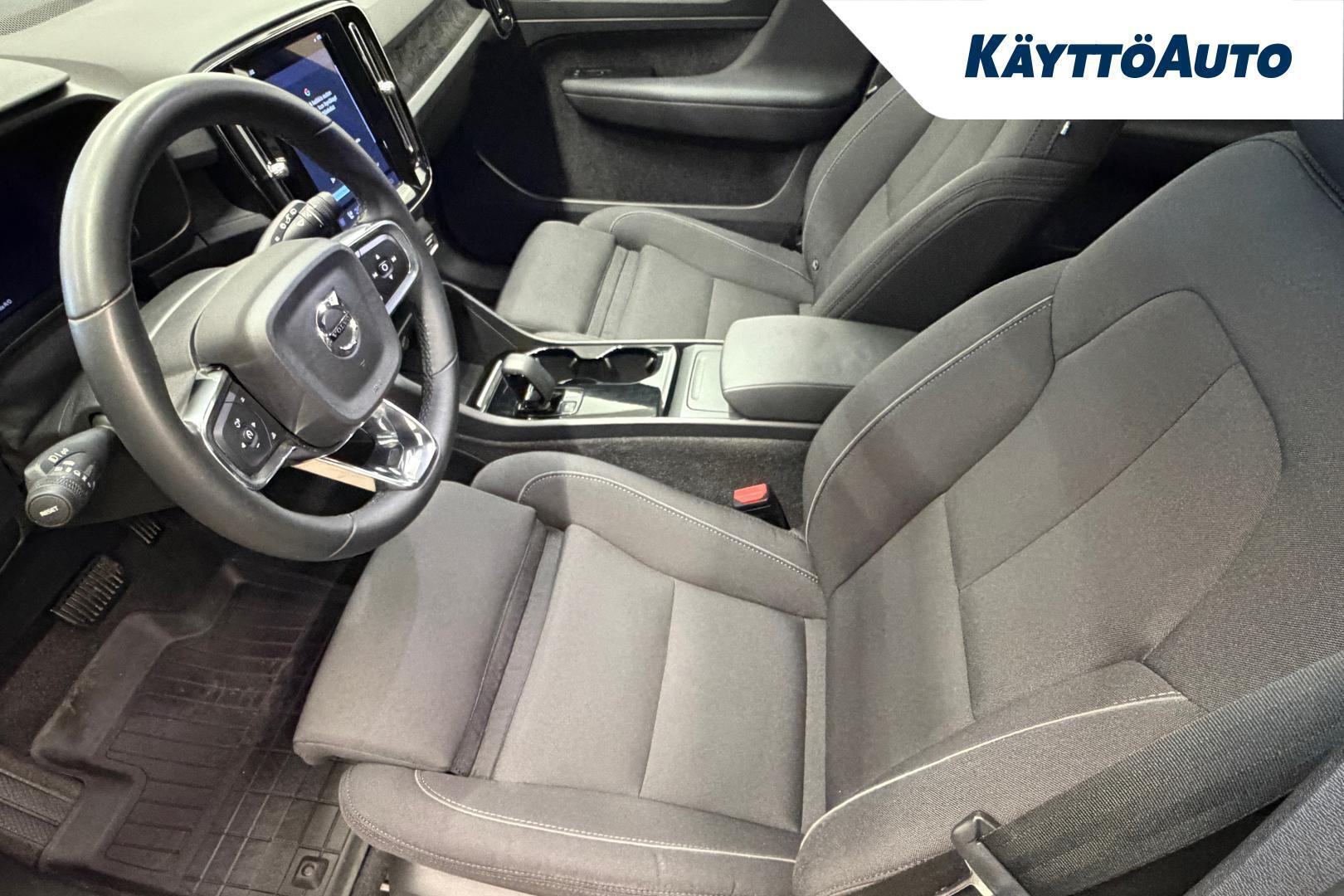 VOLVO XC40 2023