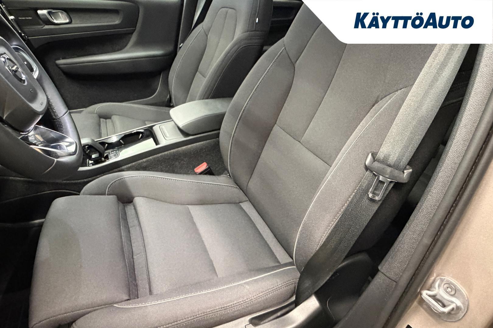 VOLVO XC40 2023