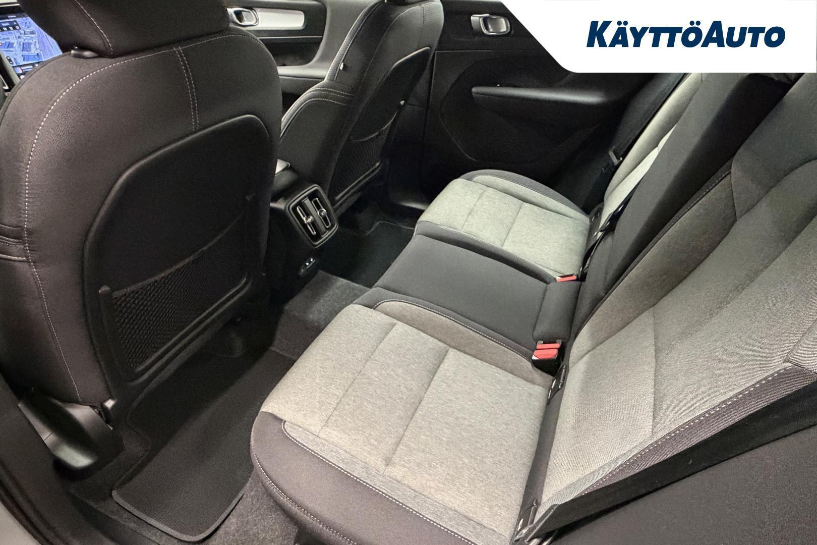 VOLVO XC40 2024