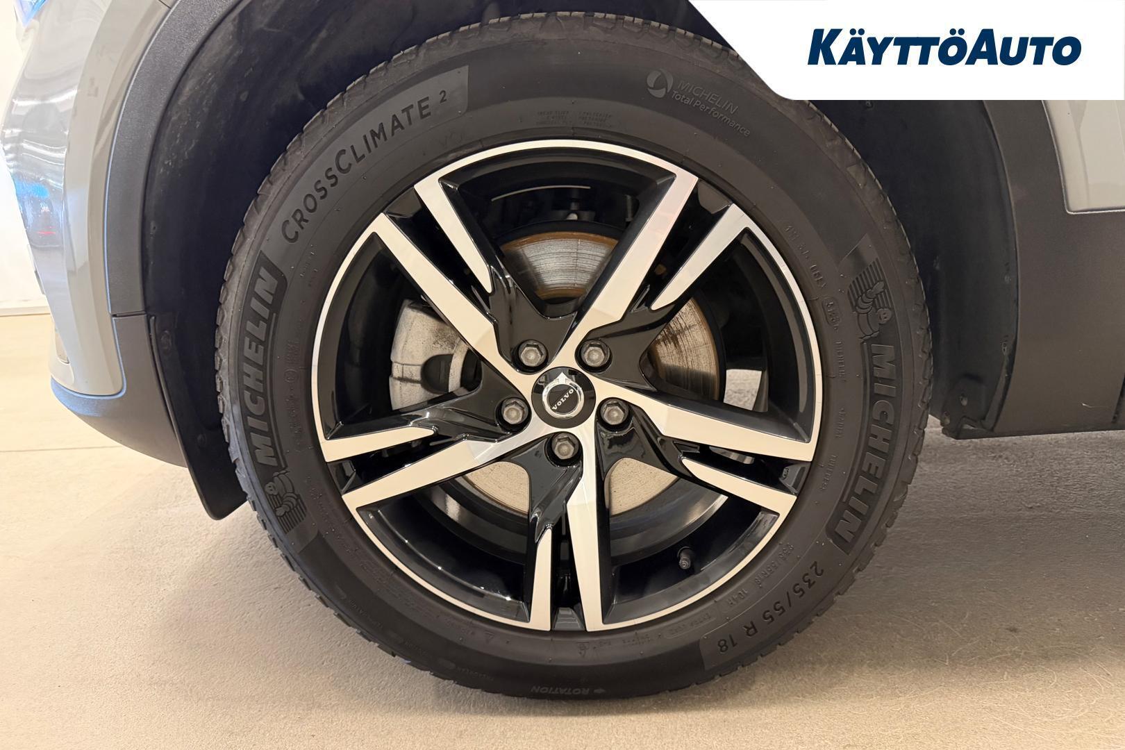 VOLVO XC40 2024
