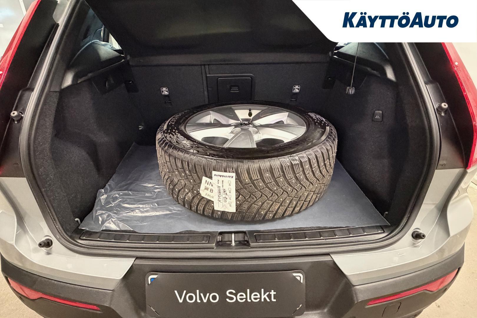 VOLVO XC40 2024
