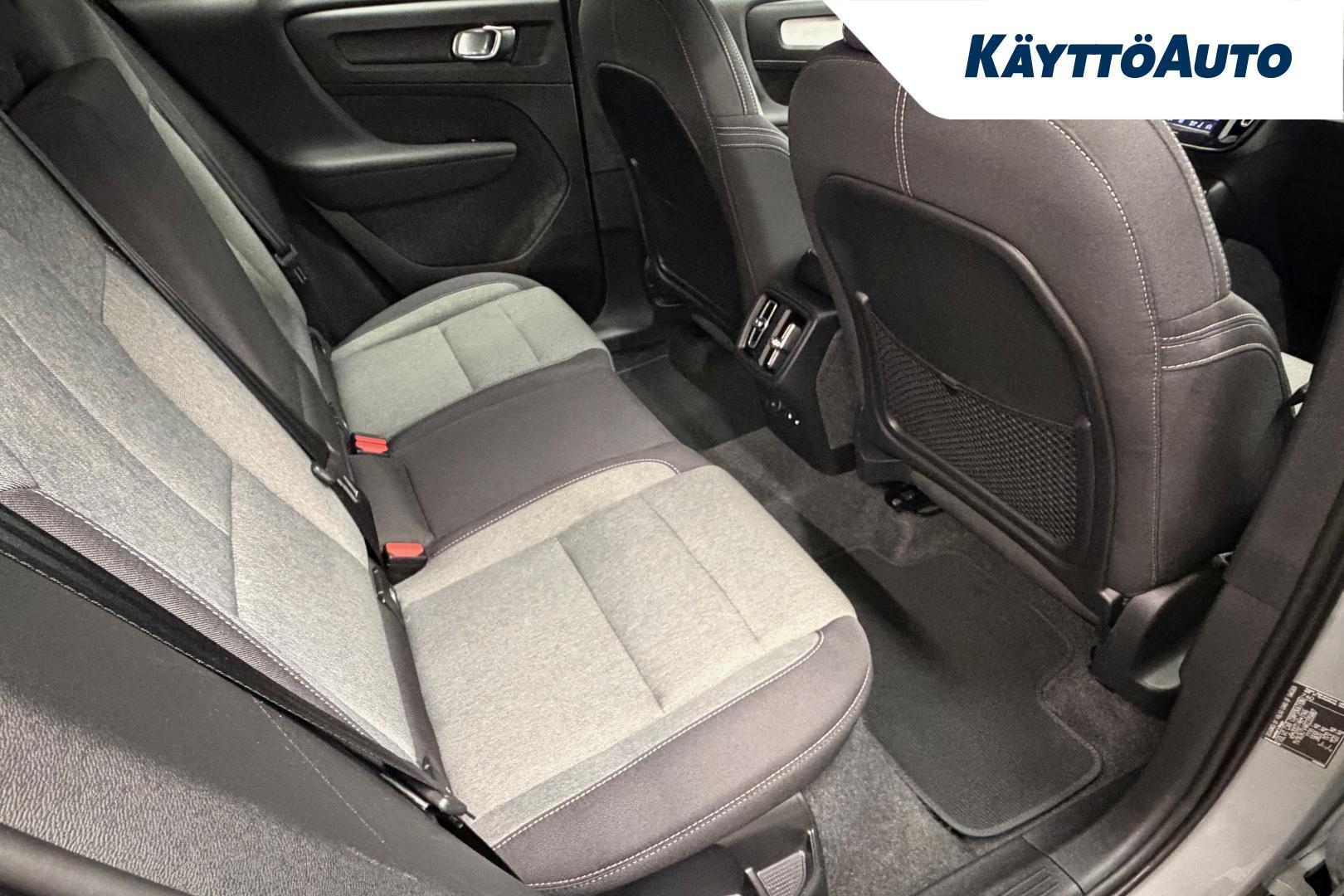 VOLVO XC40 2024
