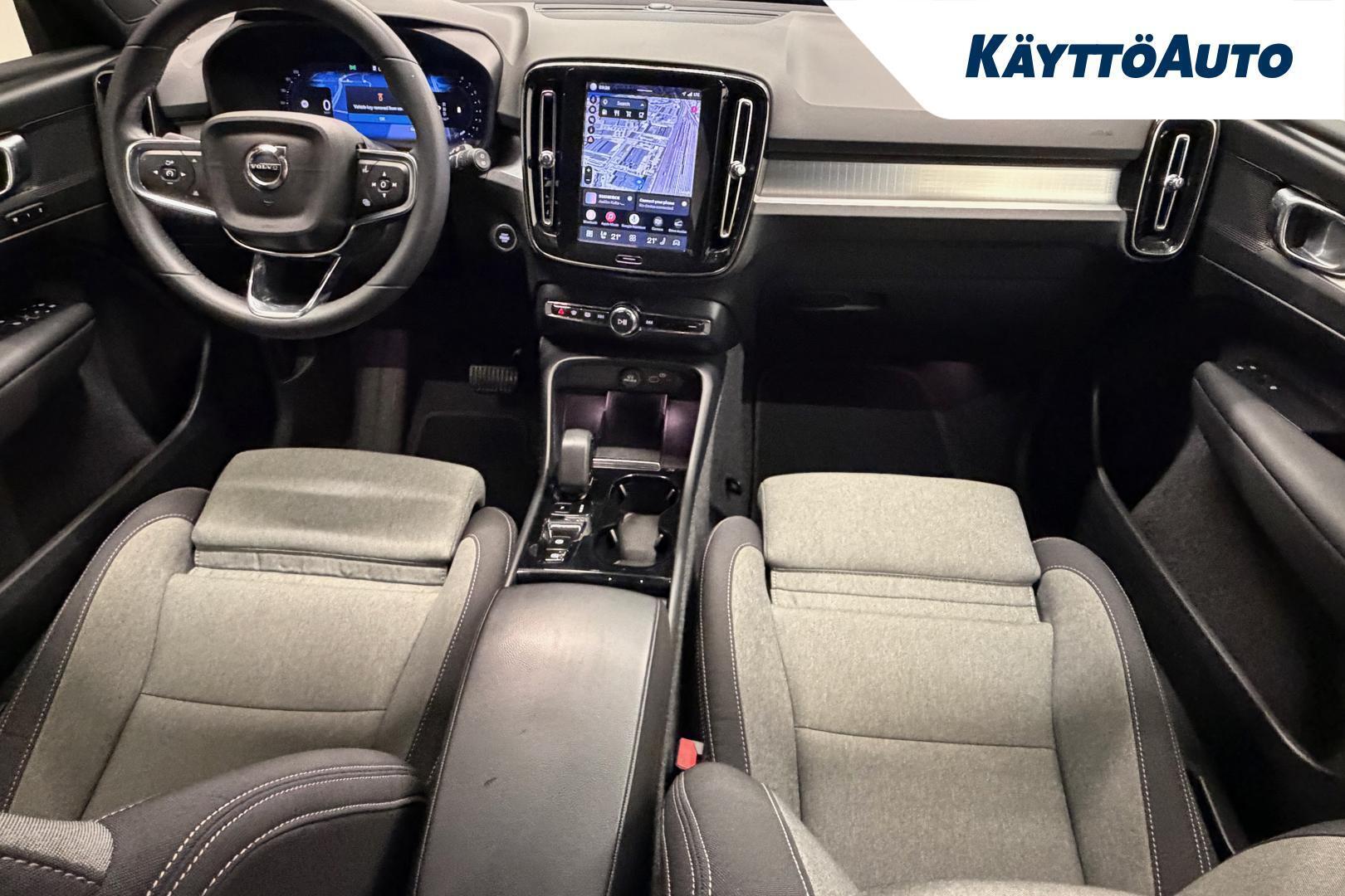 VOLVO XC40 2024