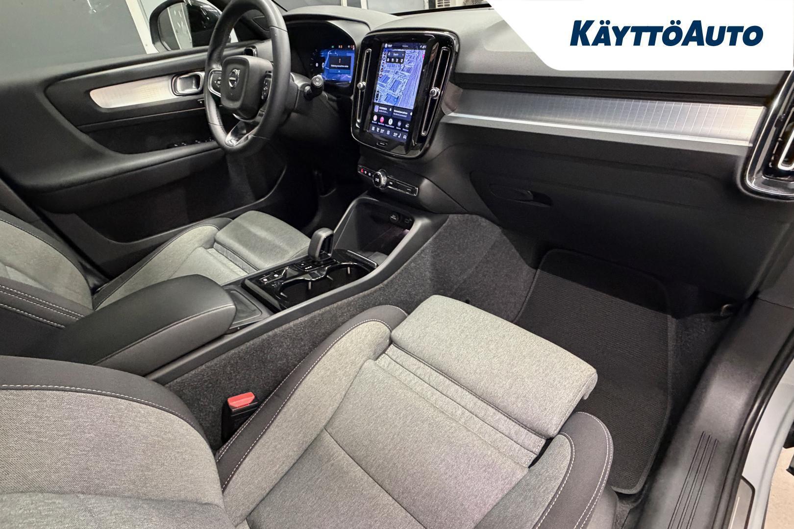 VOLVO XC40 2024