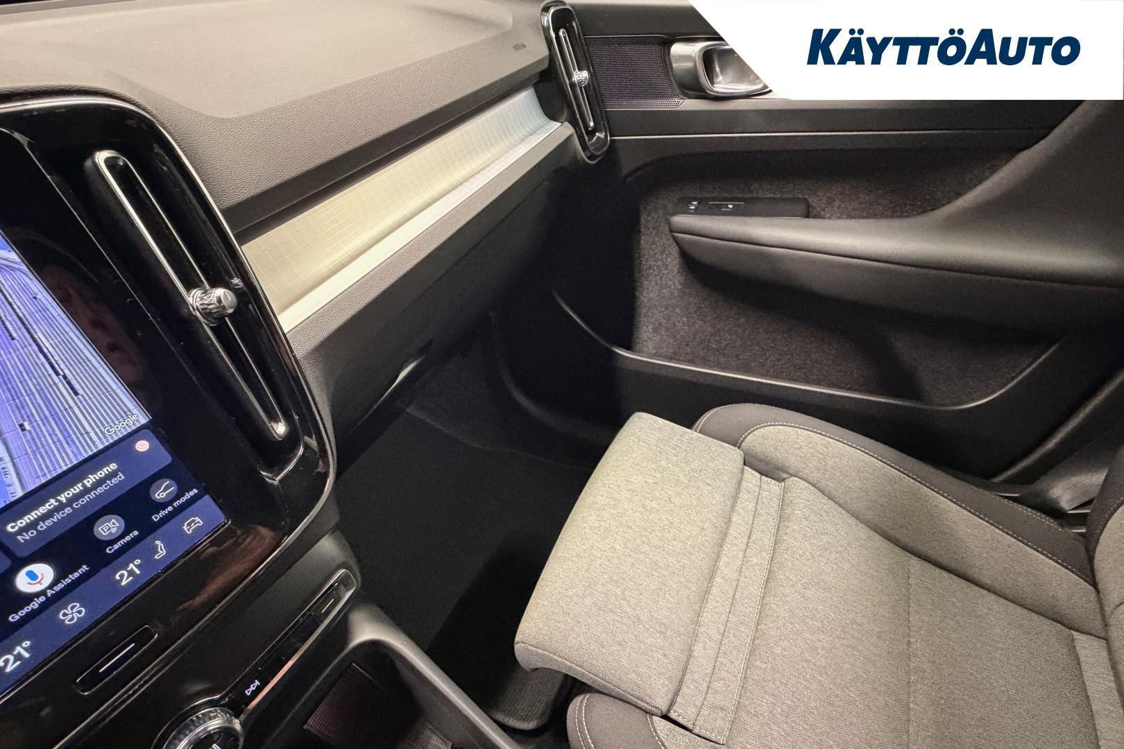 VOLVO XC40 2024