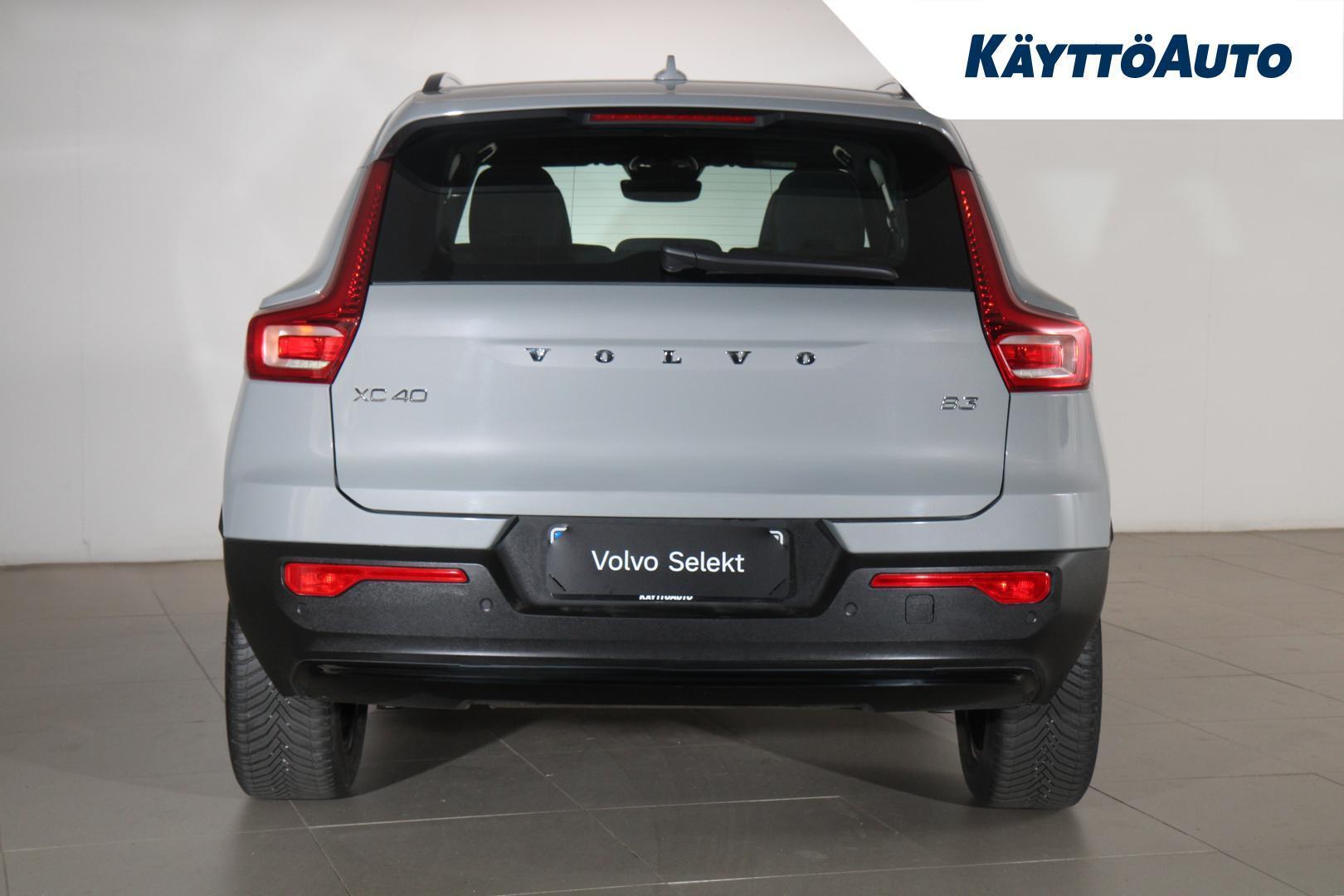 VOLVO XC40 2024
