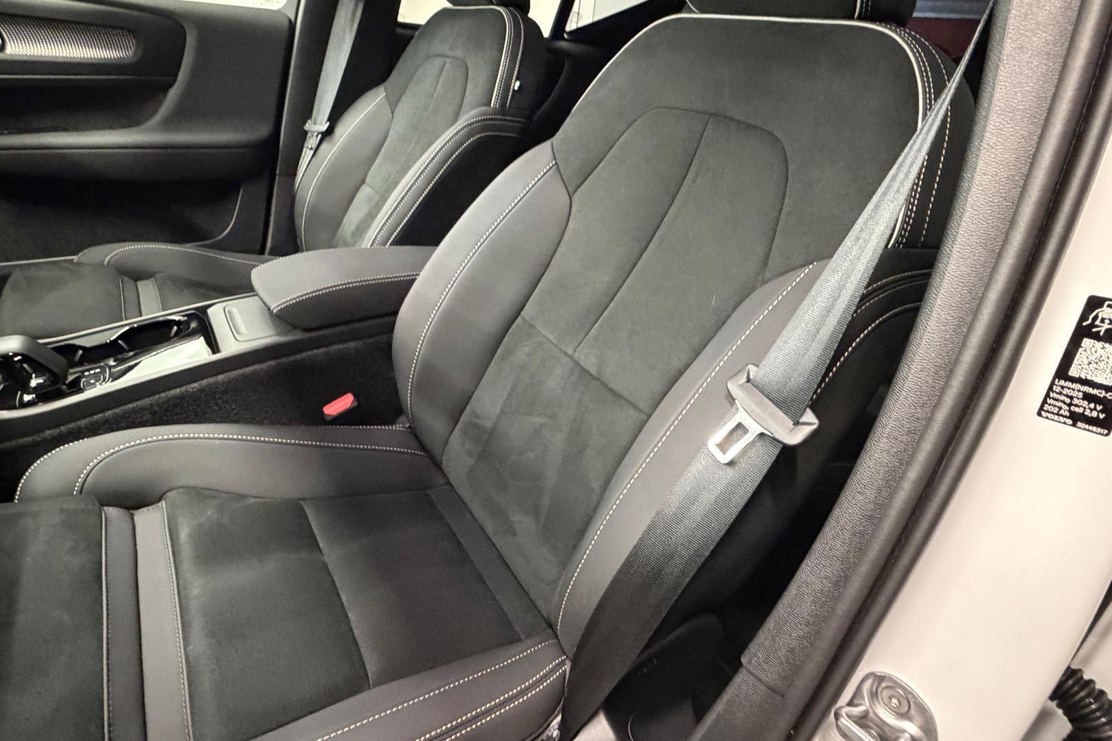 VOLVO EX40 2026