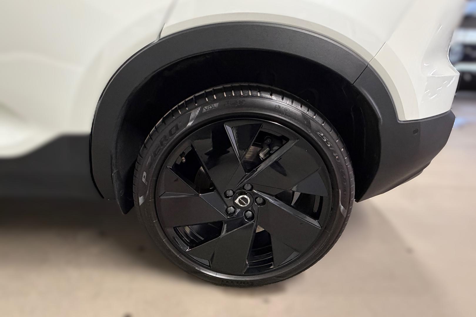 VOLVO EX40 2026