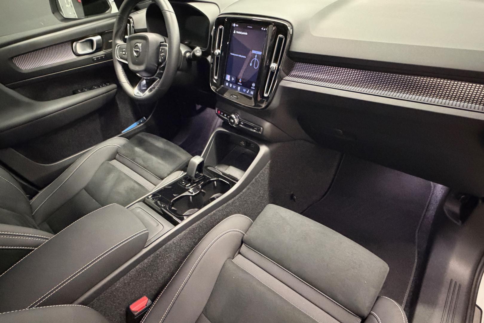 VOLVO EX40 2026
