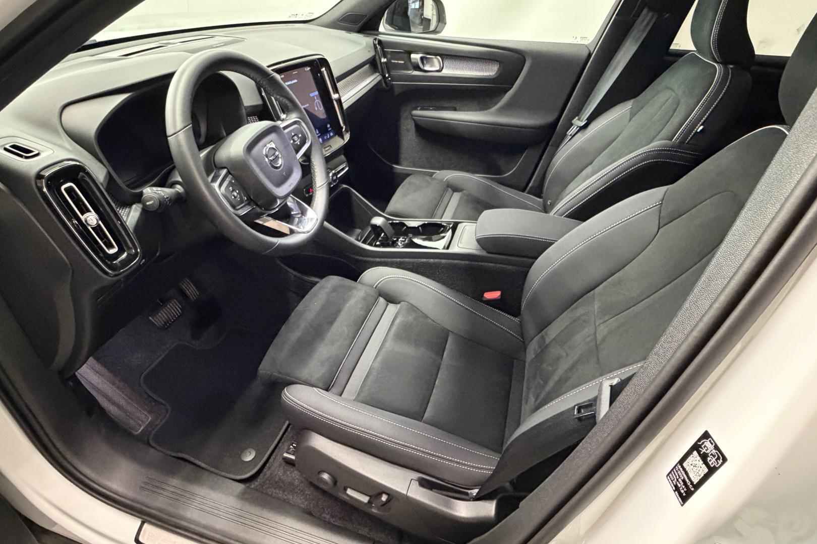 VOLVO EX40 2026