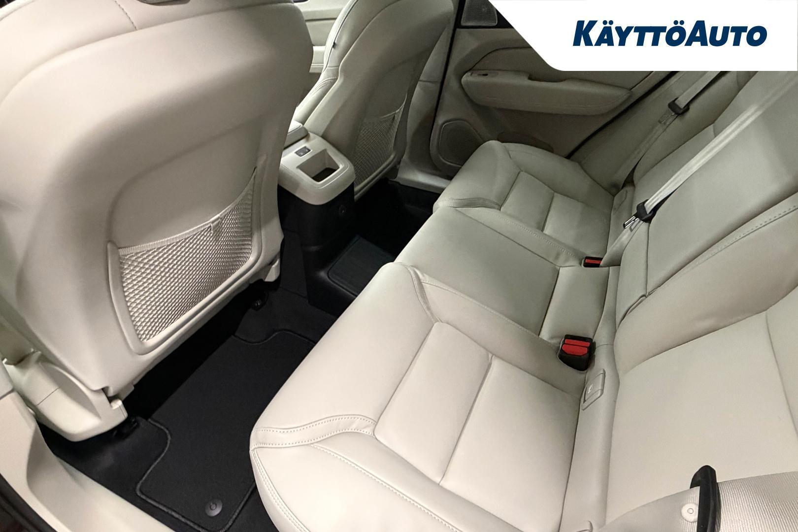 VOLVO XC60 2027