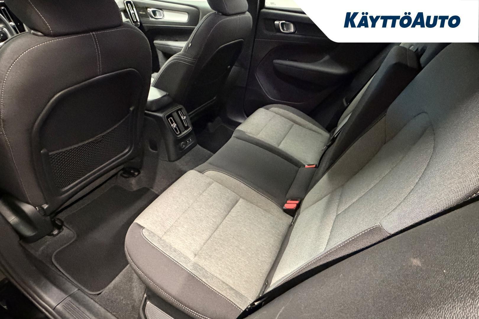 VOLVO XC40 2024