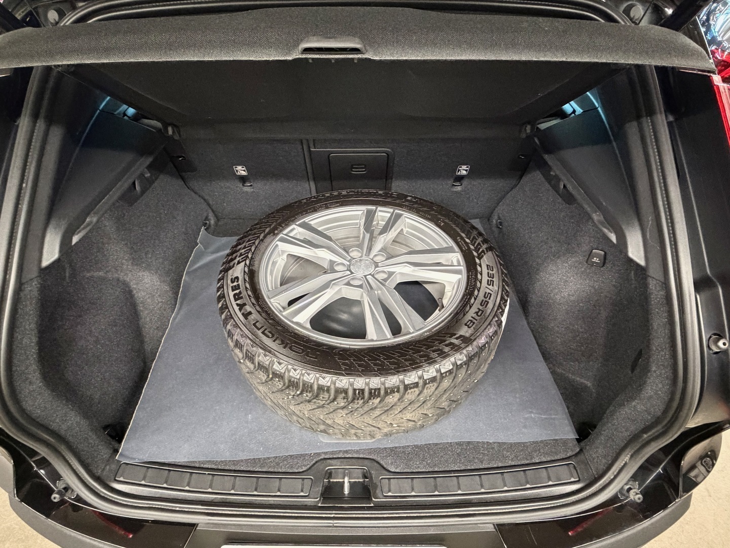VOLVO XC40 2024
