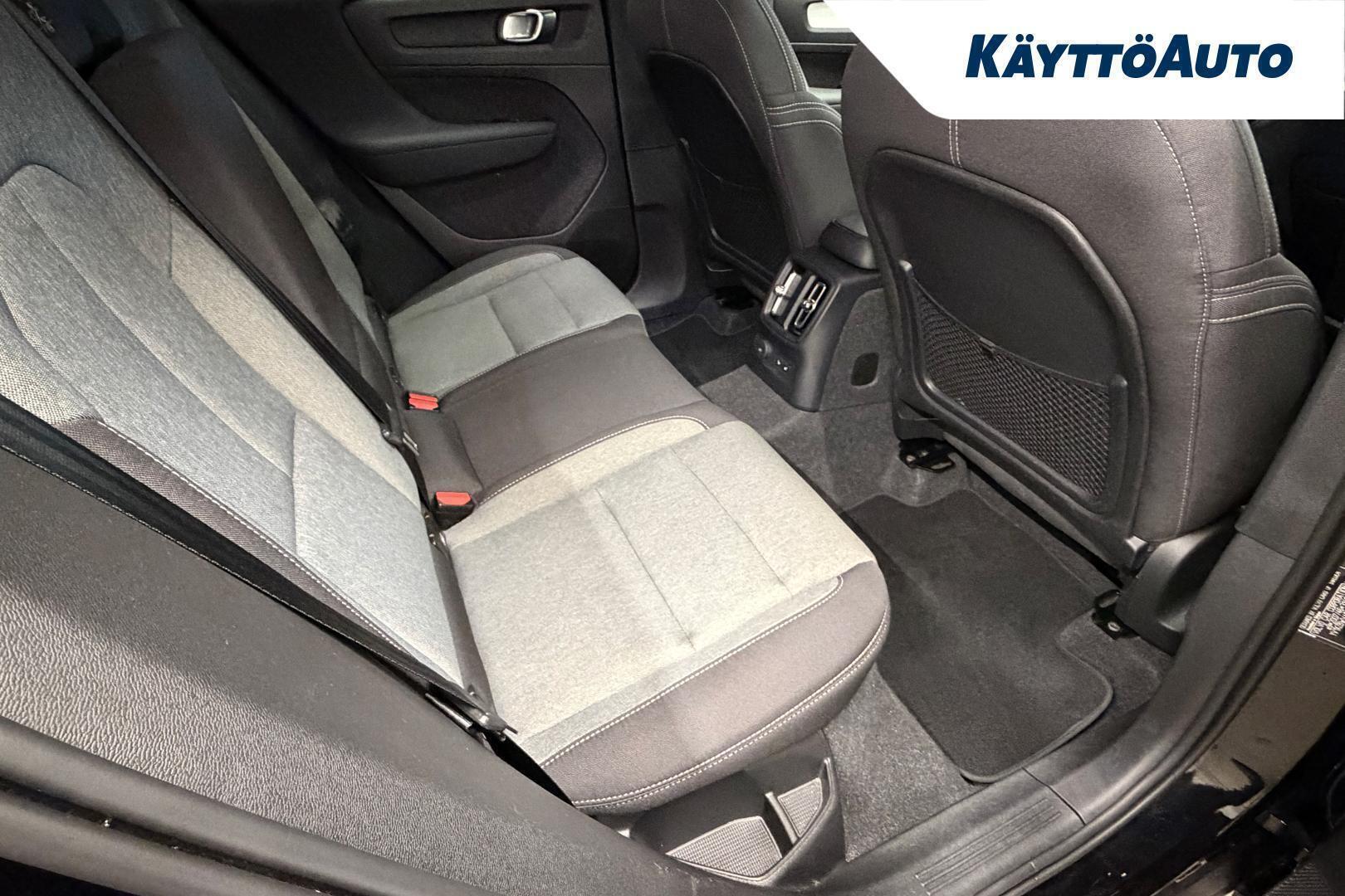 VOLVO XC40 2024