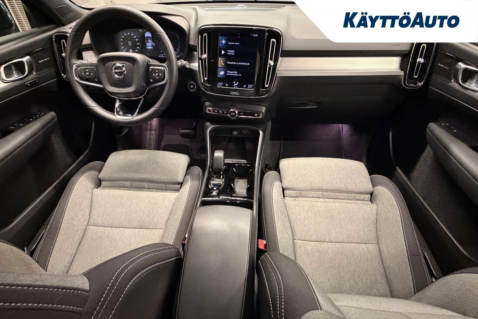 VOLVO XC40 2024