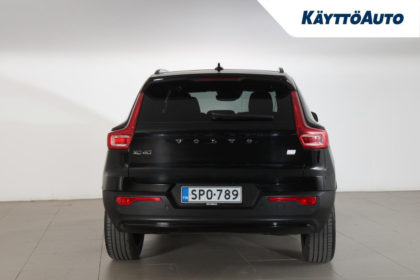 VOLVO XC40 2024