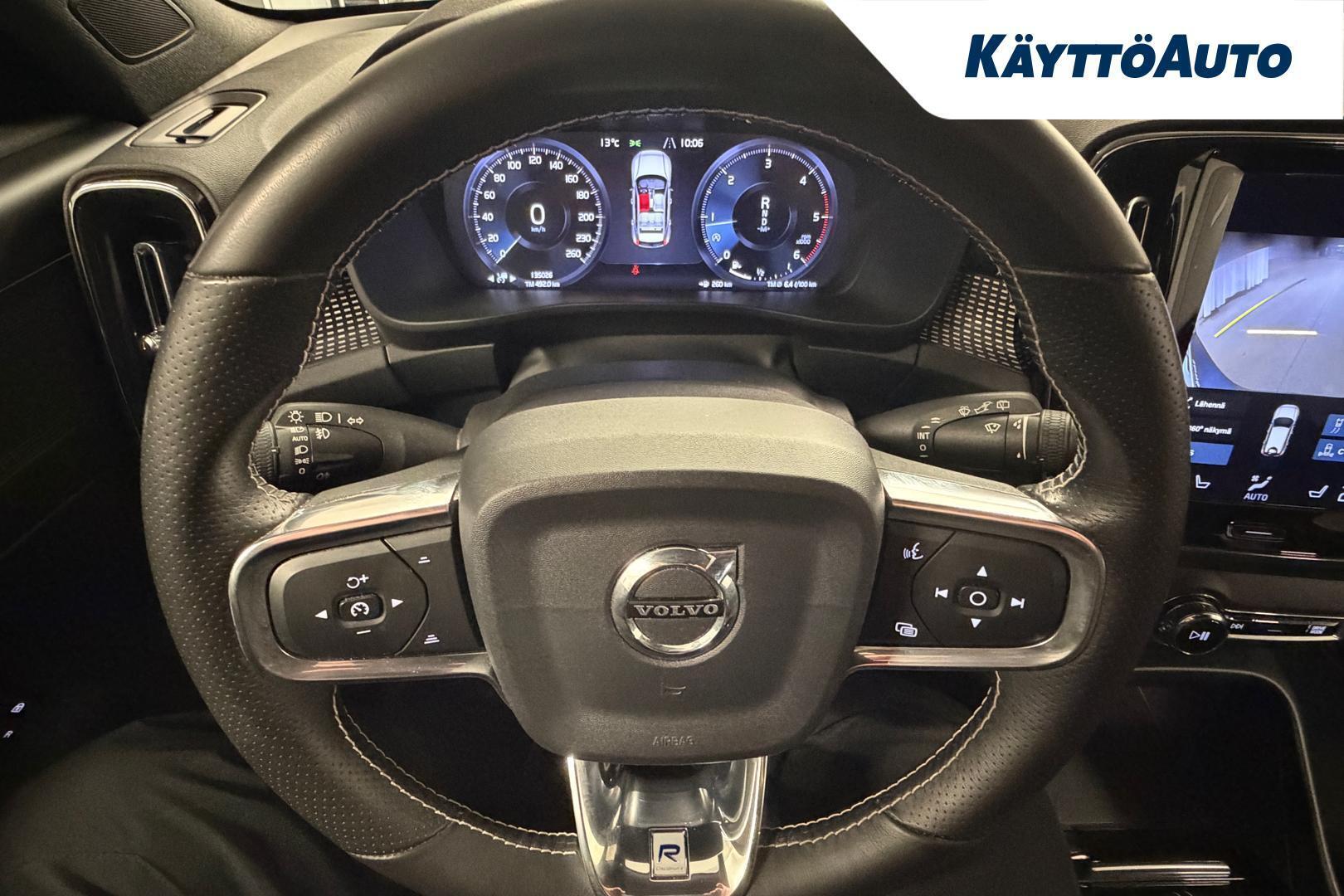 VOLVO XC40 2019