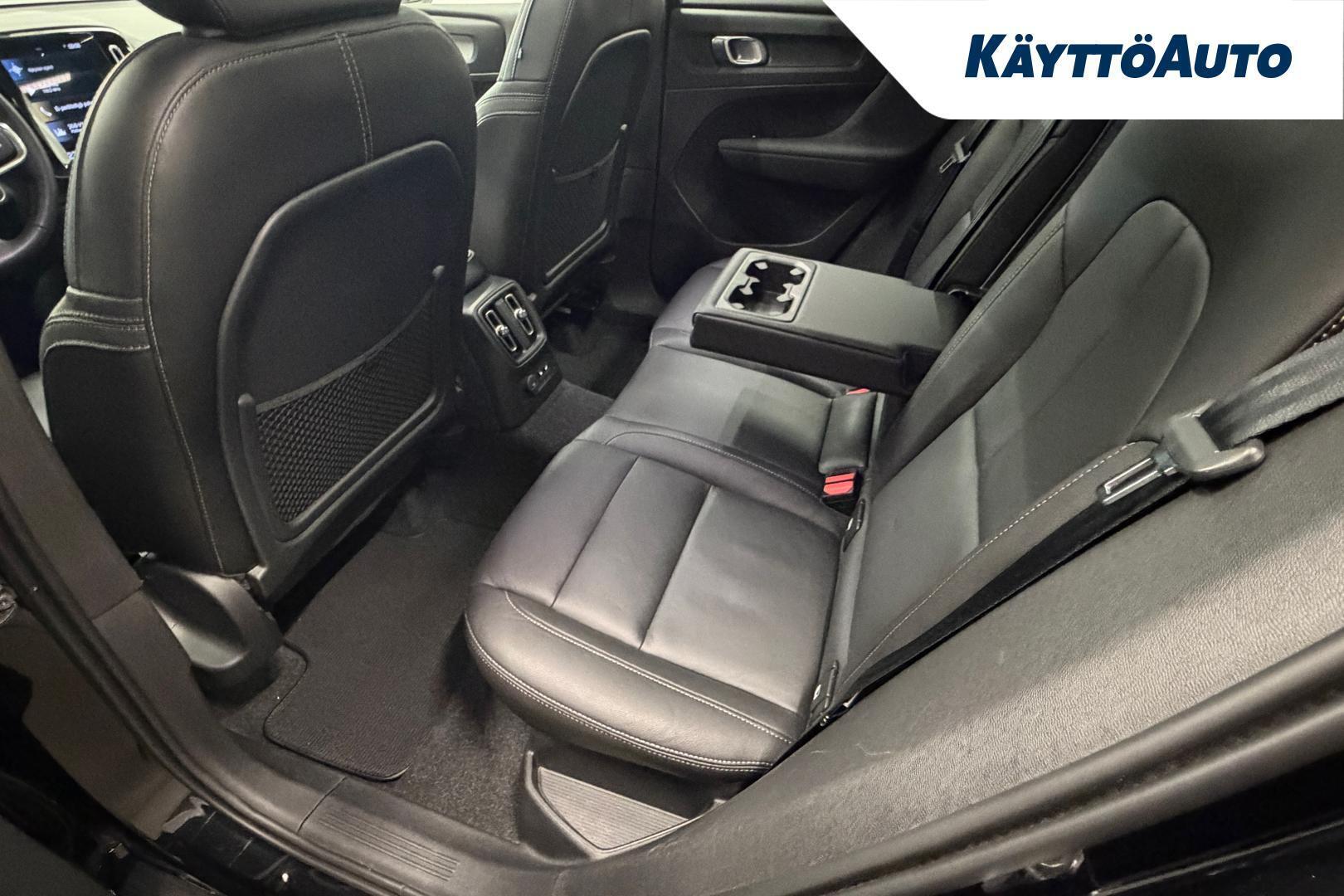 VOLVO XC40 2021