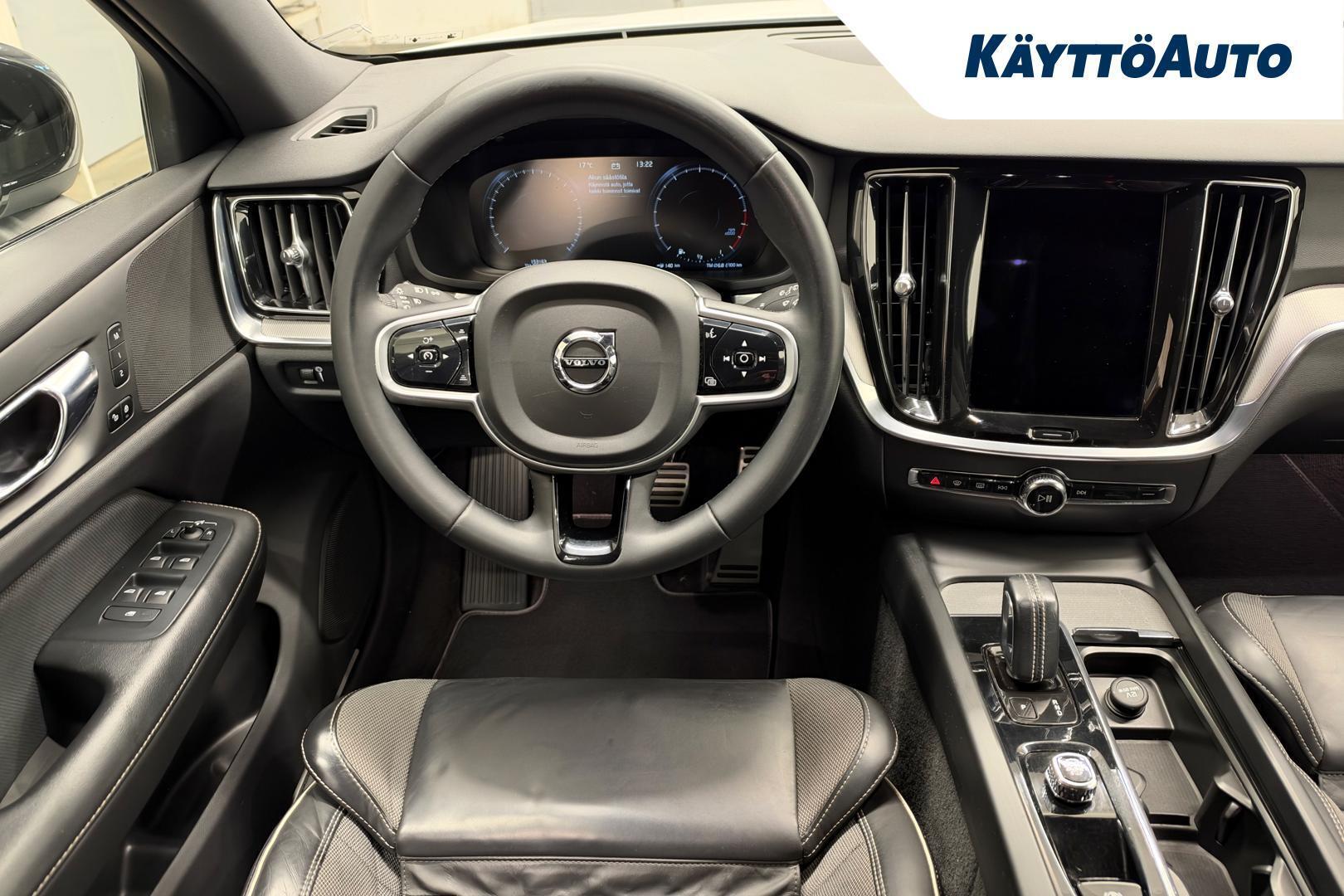 VOLVO V60 2022