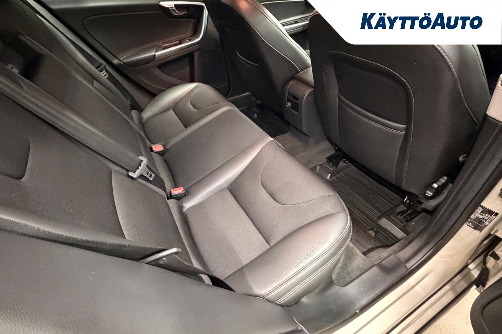 VOLVO V60 2017