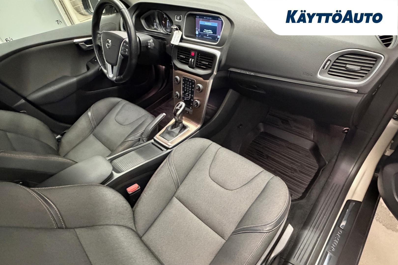 VOLVO V40 Cross Country 2016