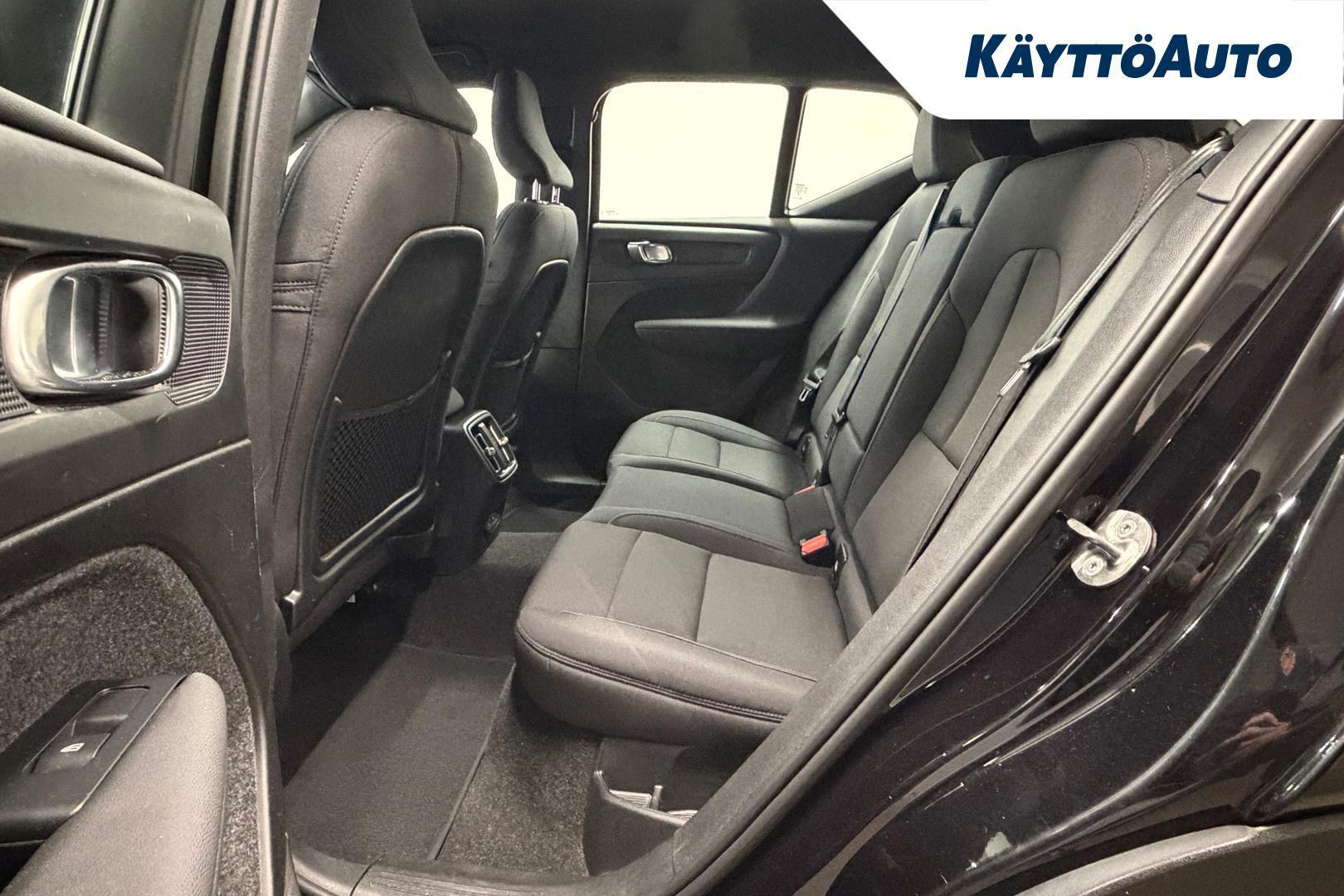 VOLVO XC40 10