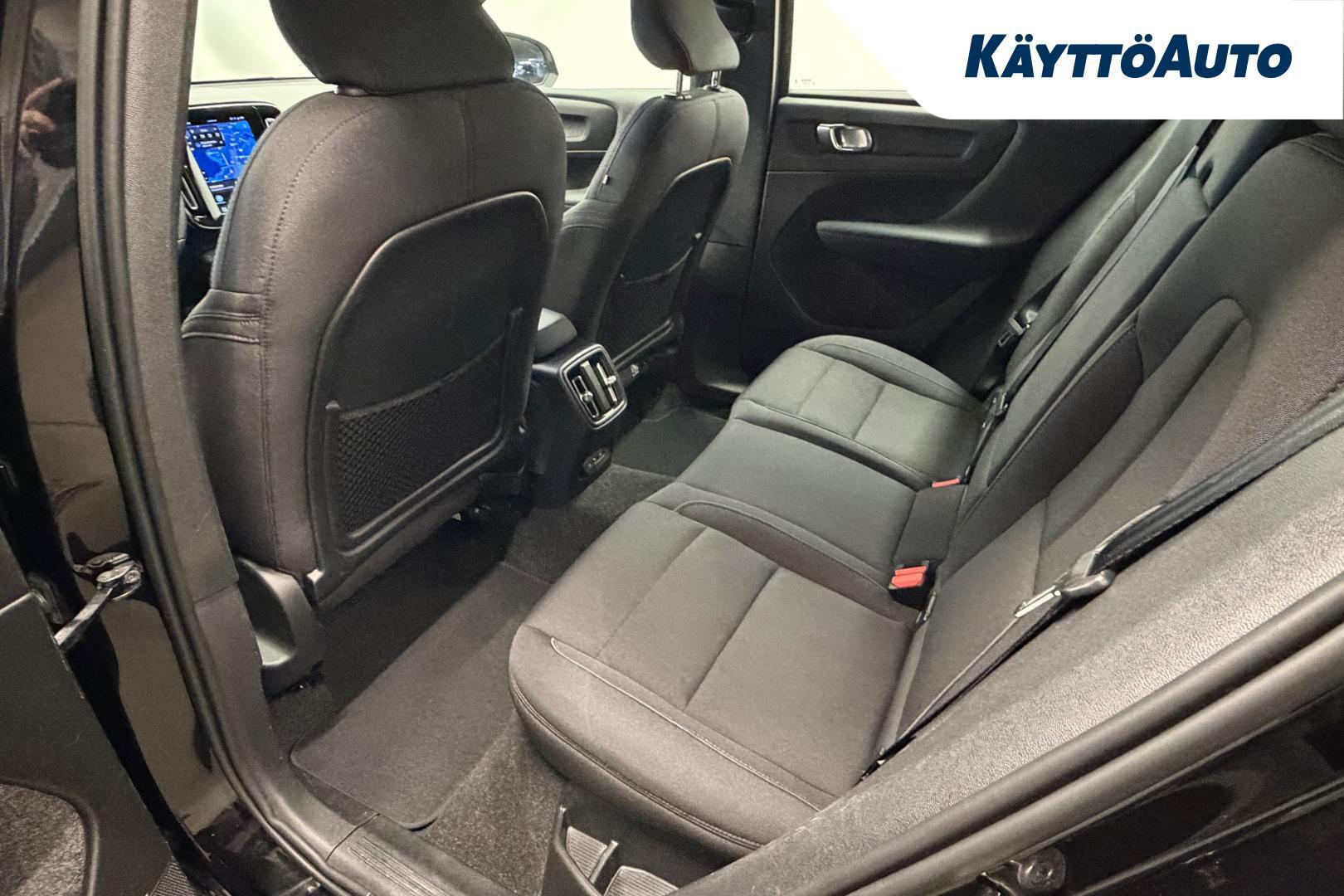 VOLVO XC40 11