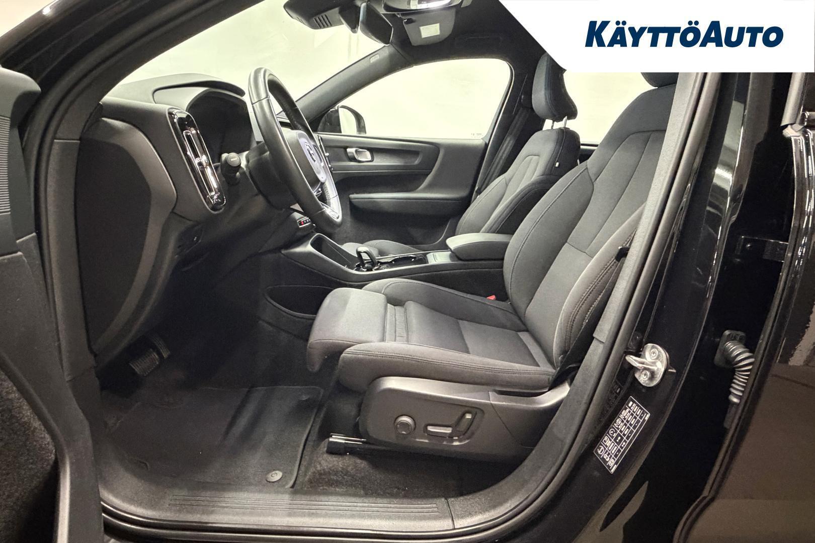 VOLVO XC40 6
