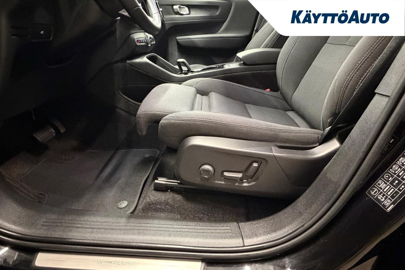 VOLVO XC40 8