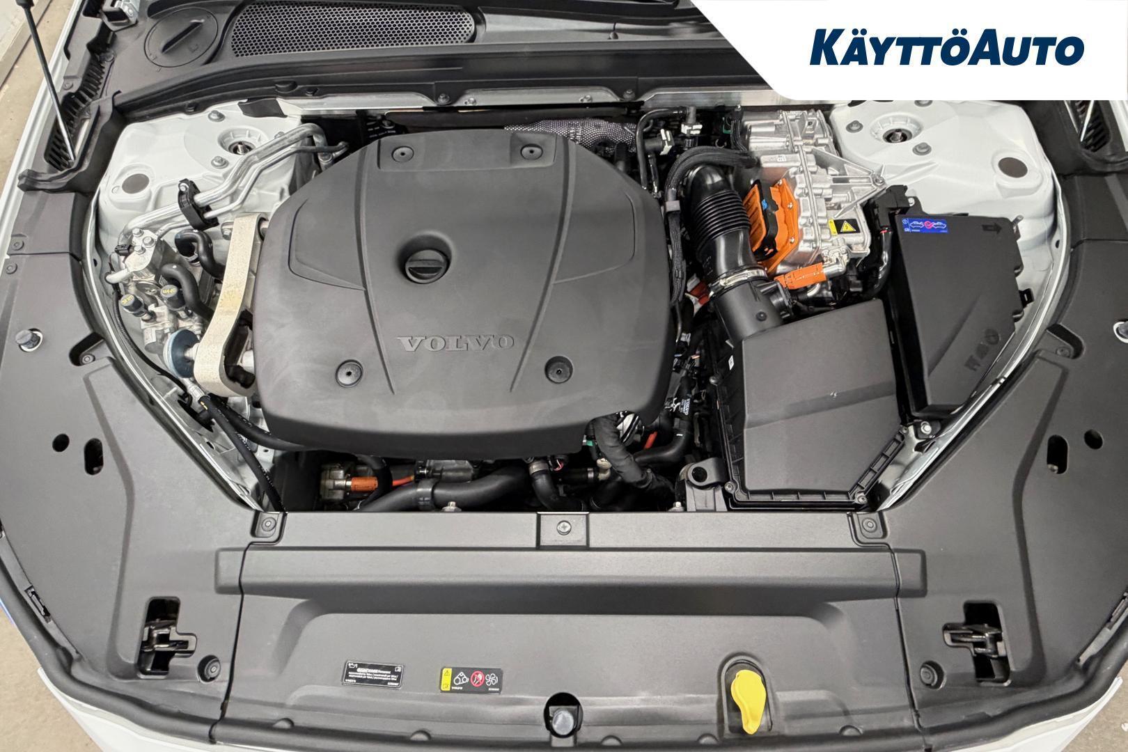 VOLVO V90 2025