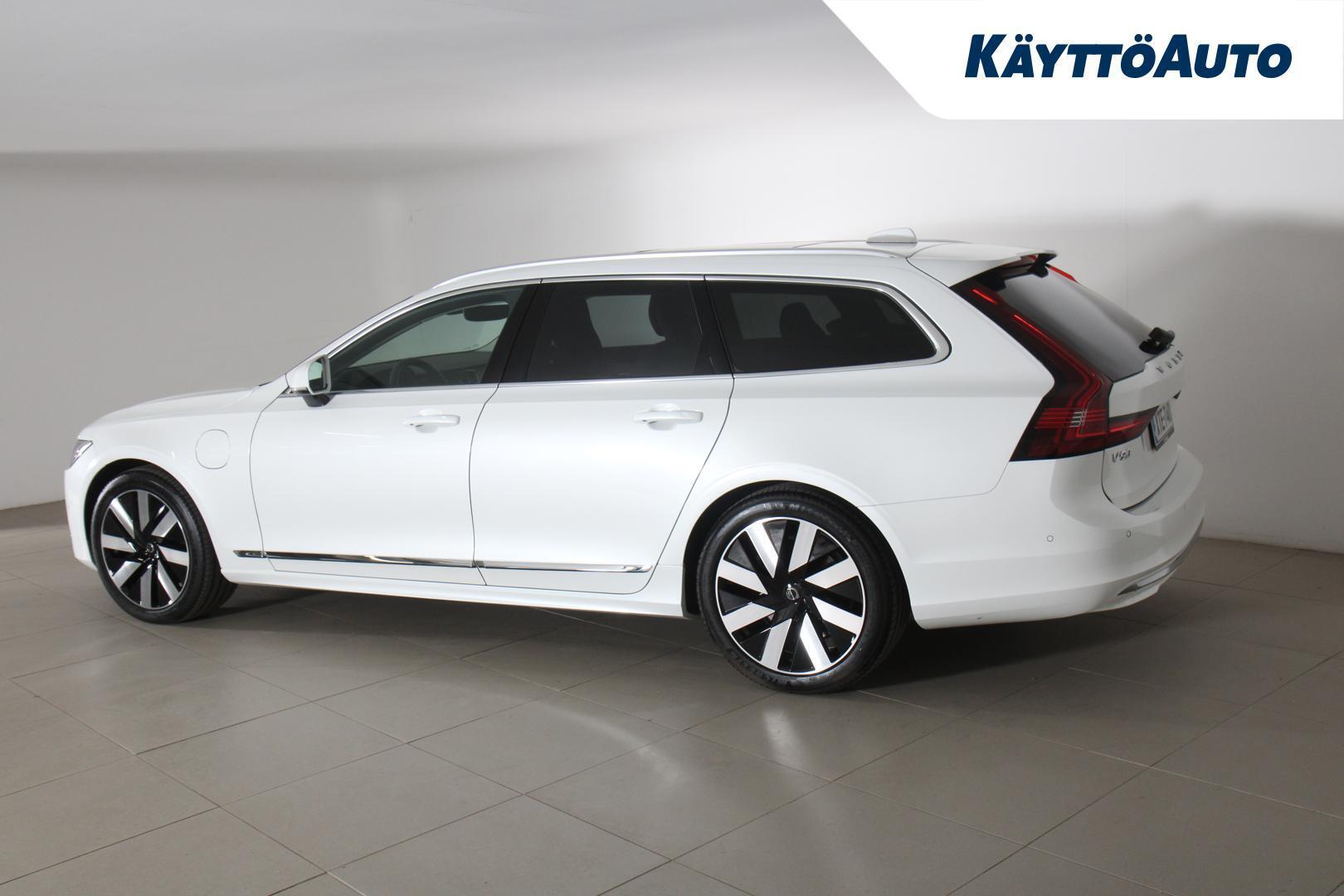 VOLVO V90 2025