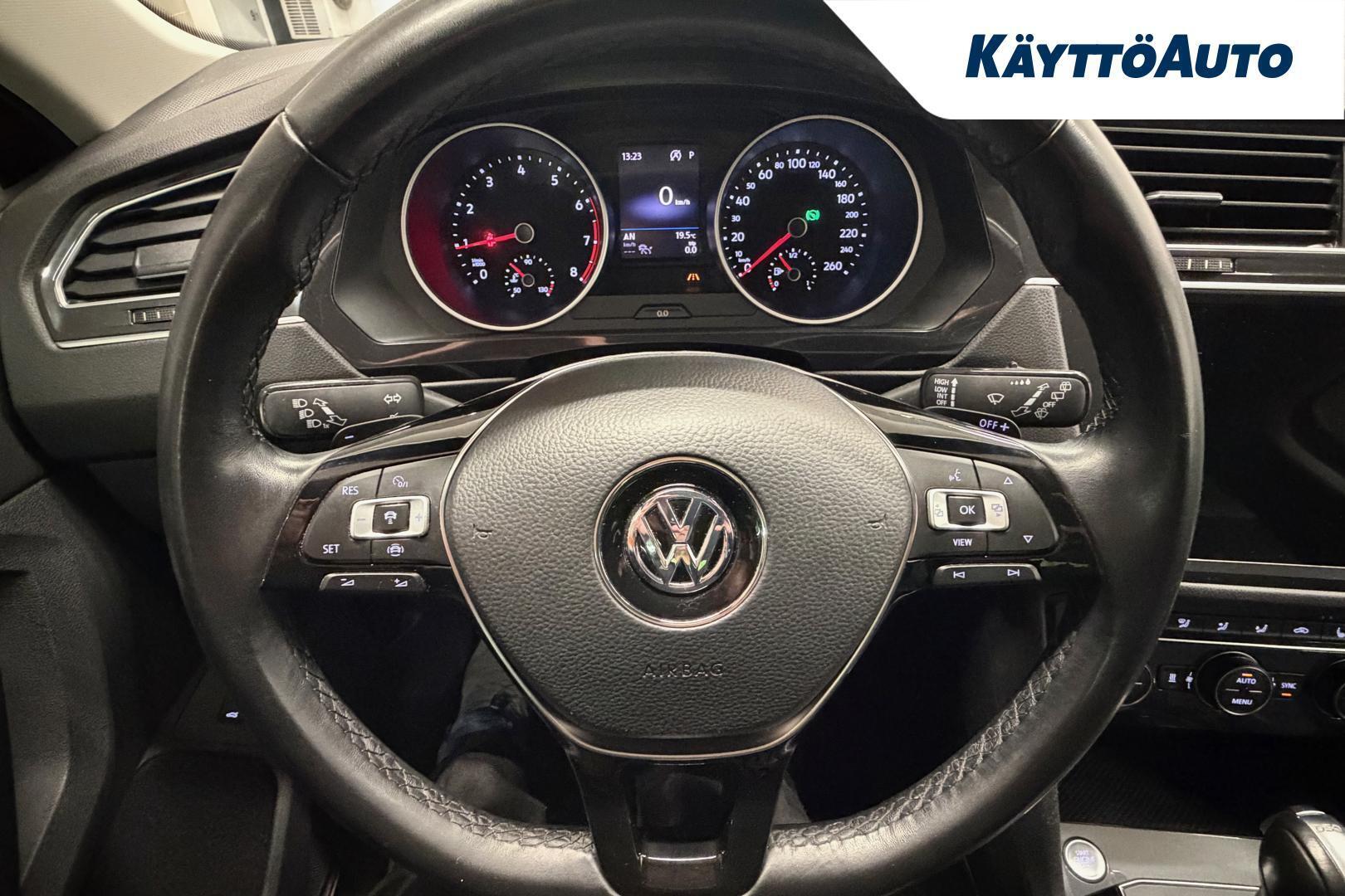 VOLKSWAGEN Tiguan 23