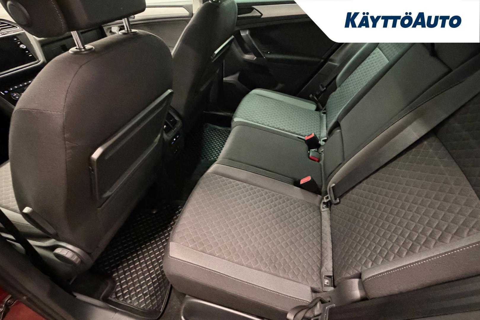 VOLKSWAGEN Tiguan 9