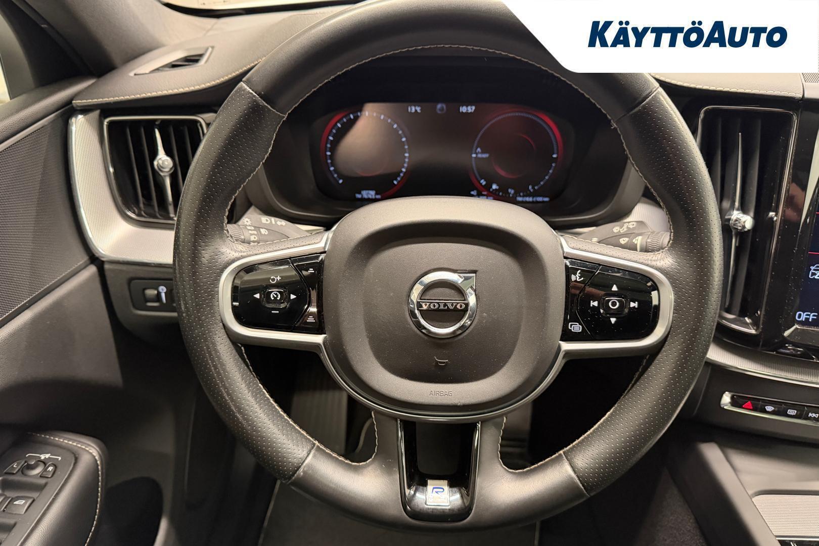 VOLVO XC60 2019