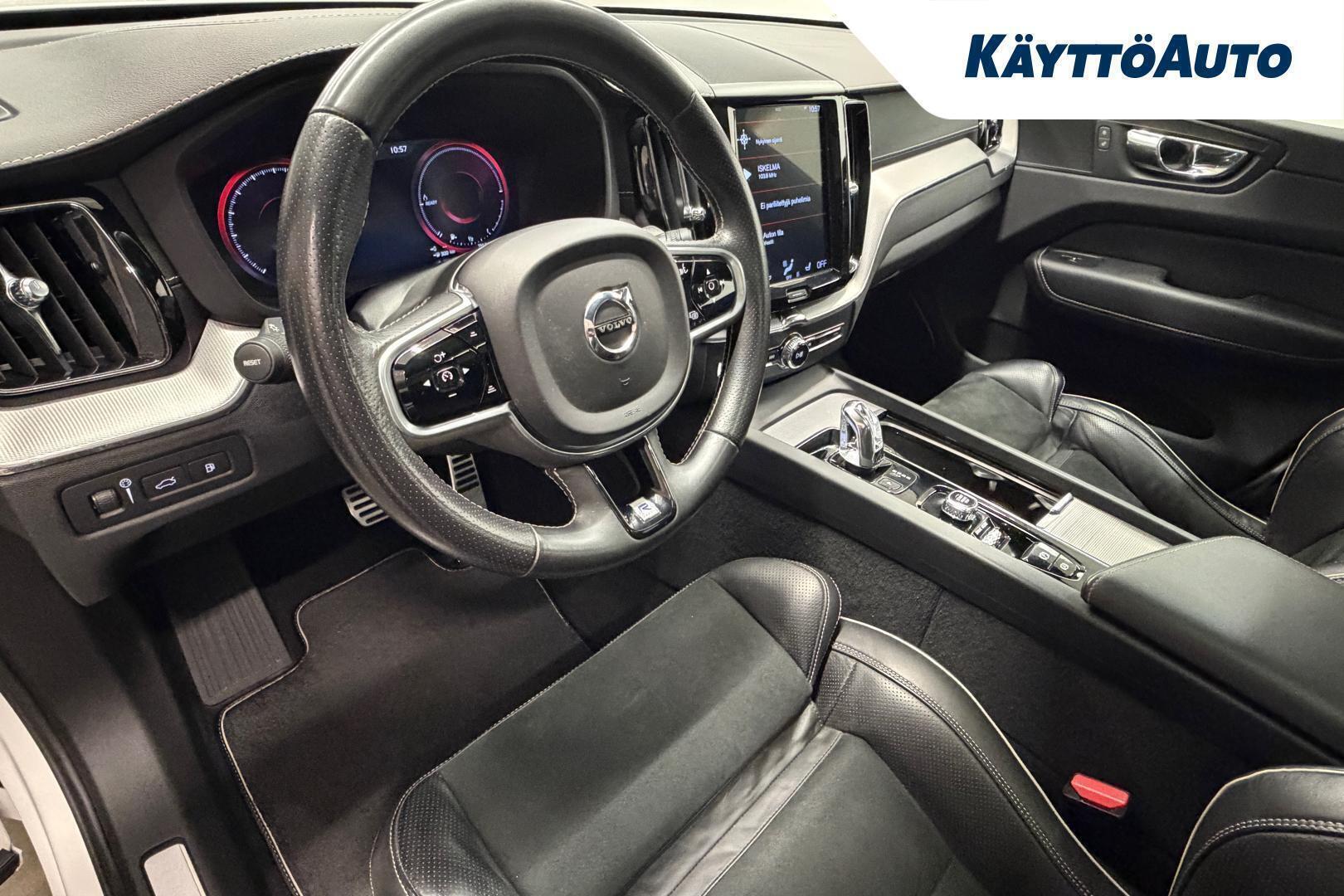 VOLVO XC60 2019
