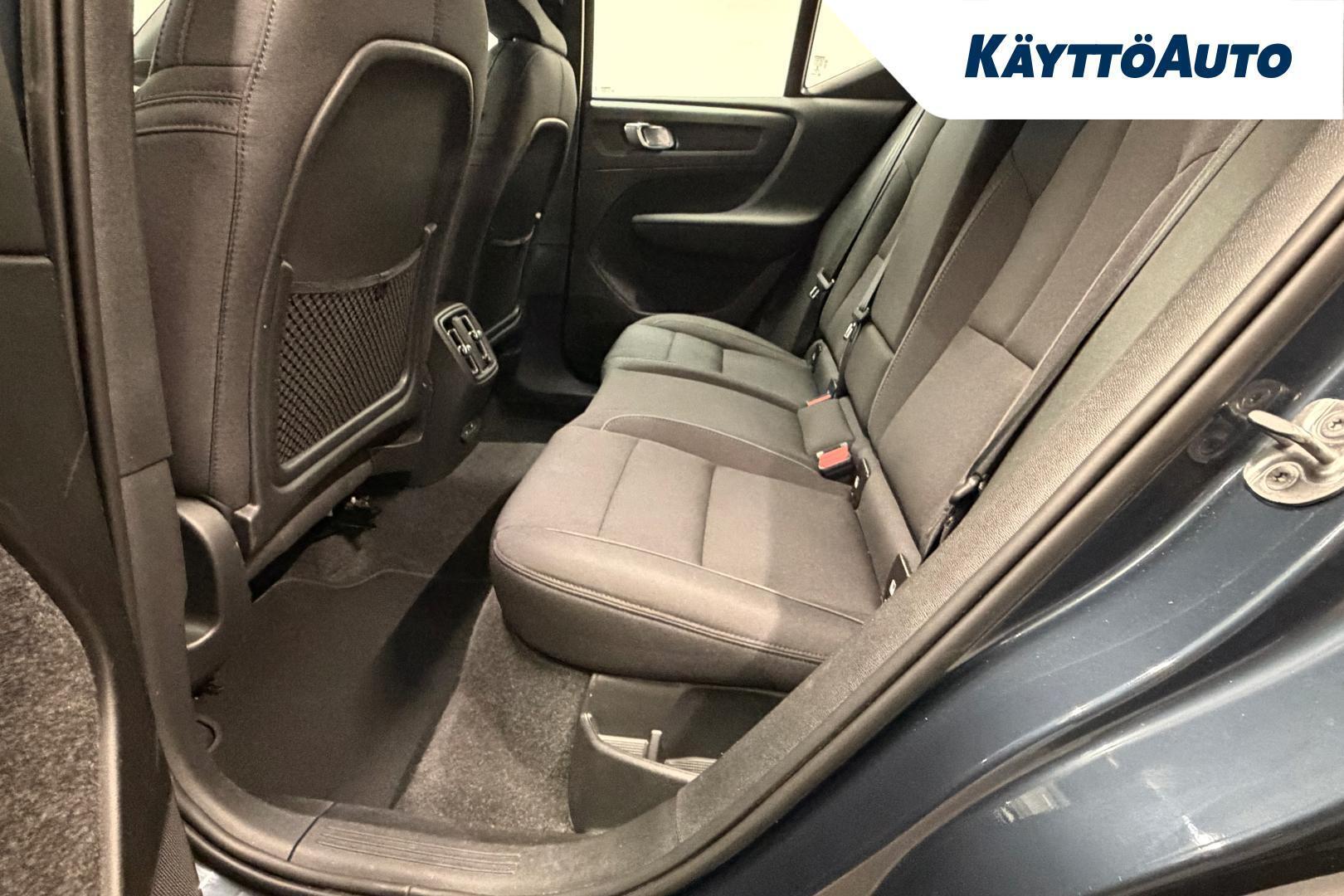 VOLVO XC40 11