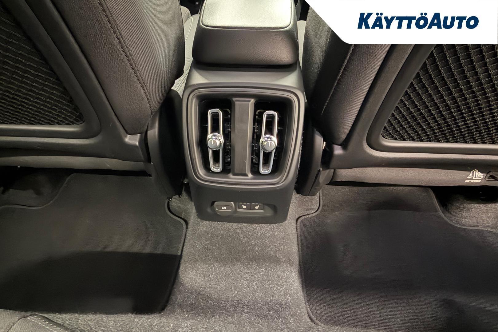 VOLVO XC40 15
