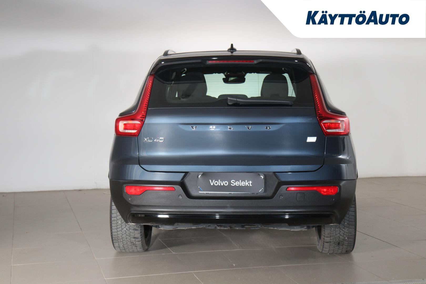 VOLVO XC40 5
