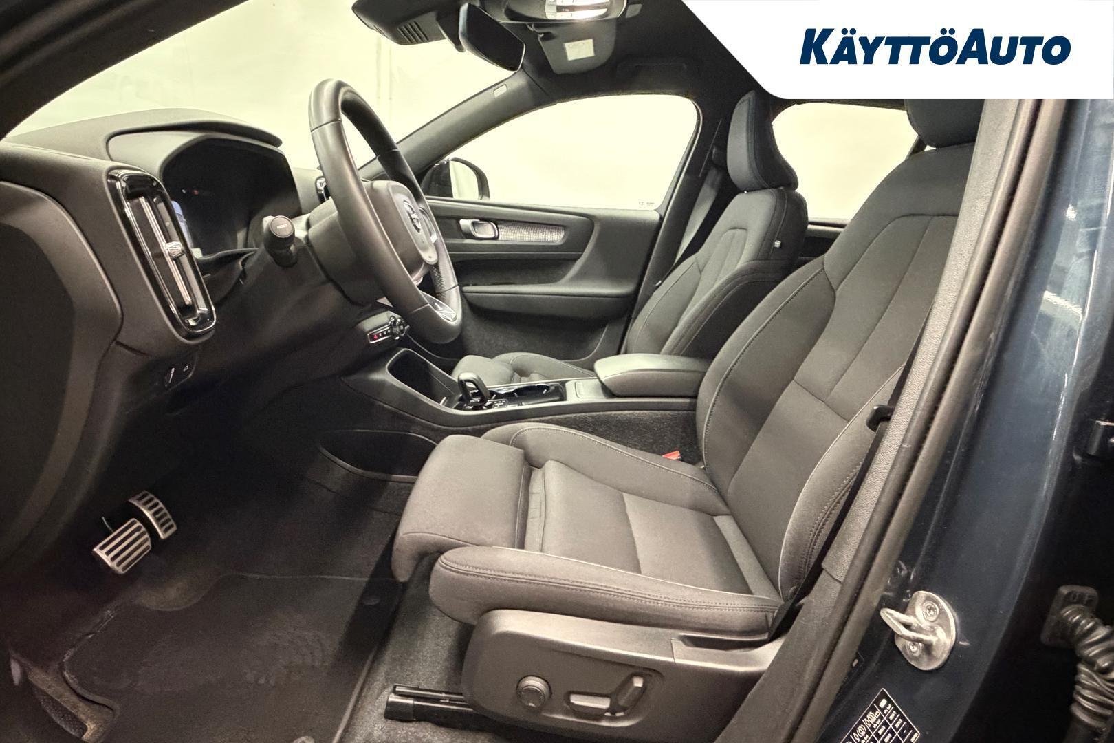 VOLVO XC40 7