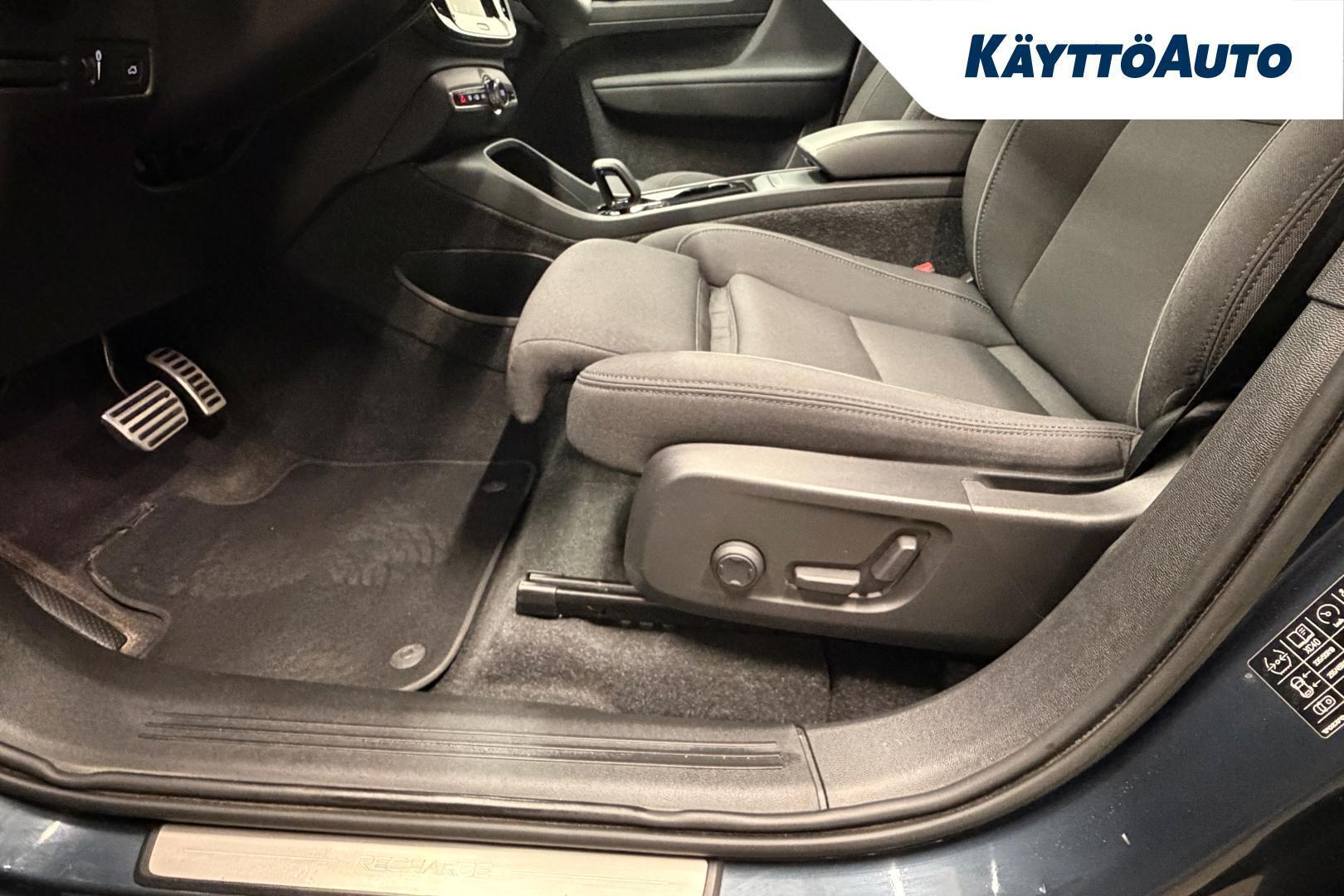 VOLVO XC40 8