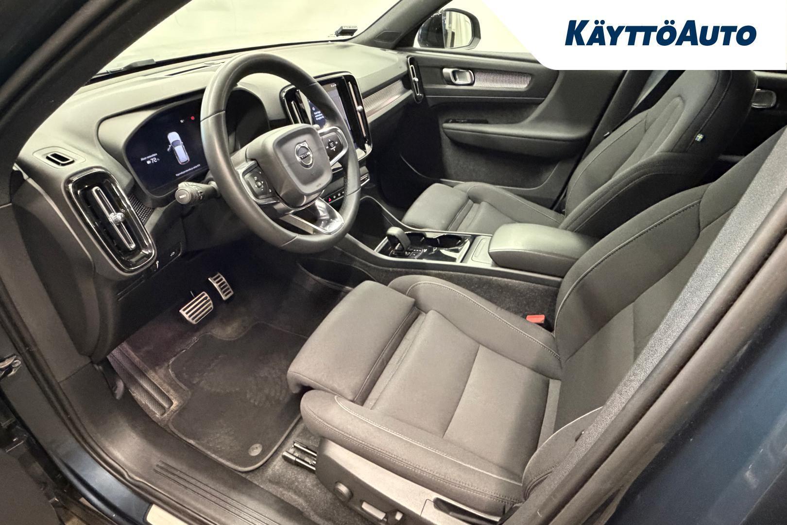 VOLVO XC40 9