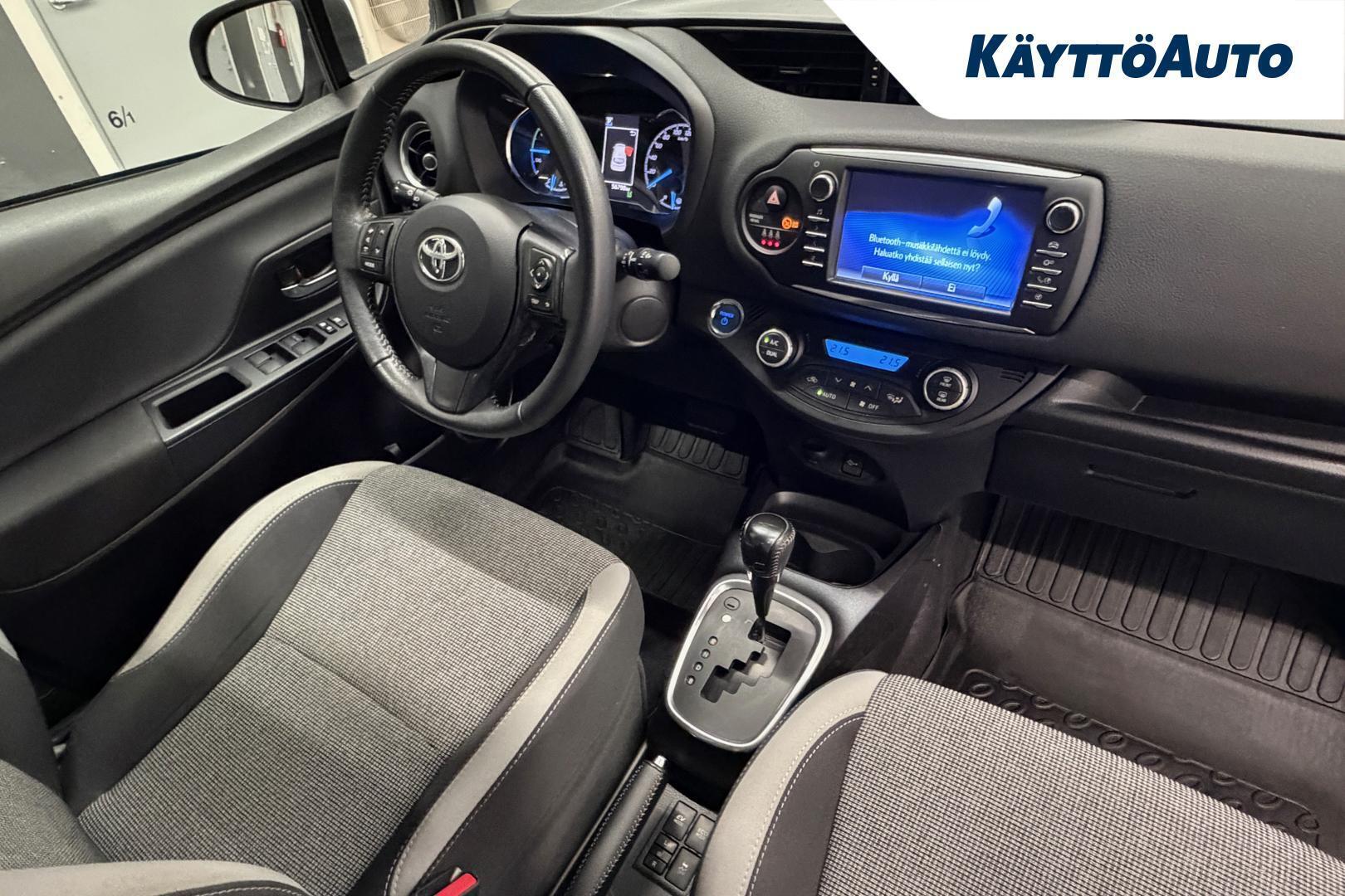 TOYOTA Yaris 17