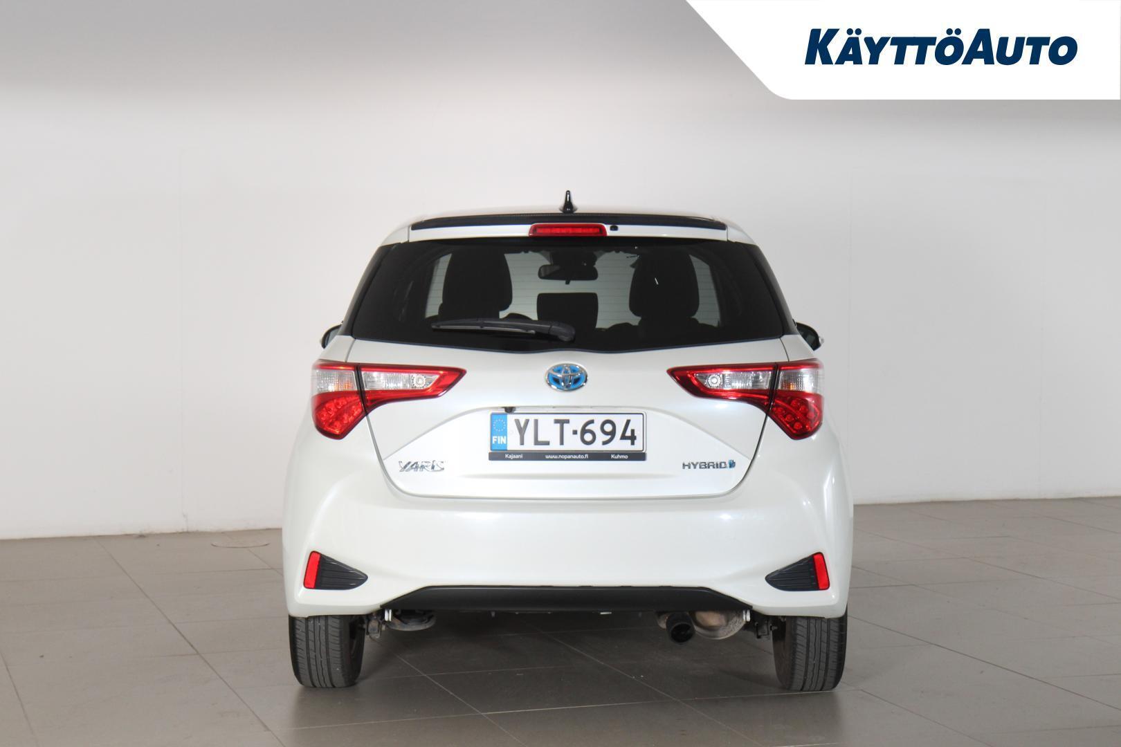 TOYOTA Yaris 5