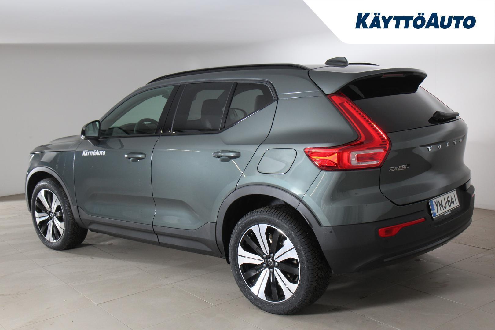 VOLVO EX40 3