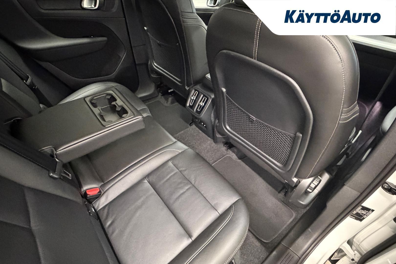 VOLVO XC40 2021